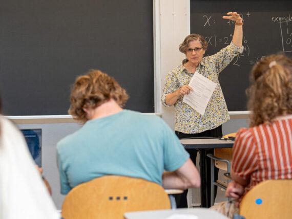 The philosophical puzzle of rational artificial intelligence