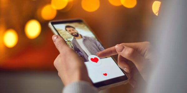 New research reveals why storytelling works better than bullet points in online dating