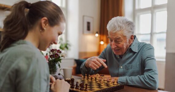 The cognitive difference between amateur and expert chess players